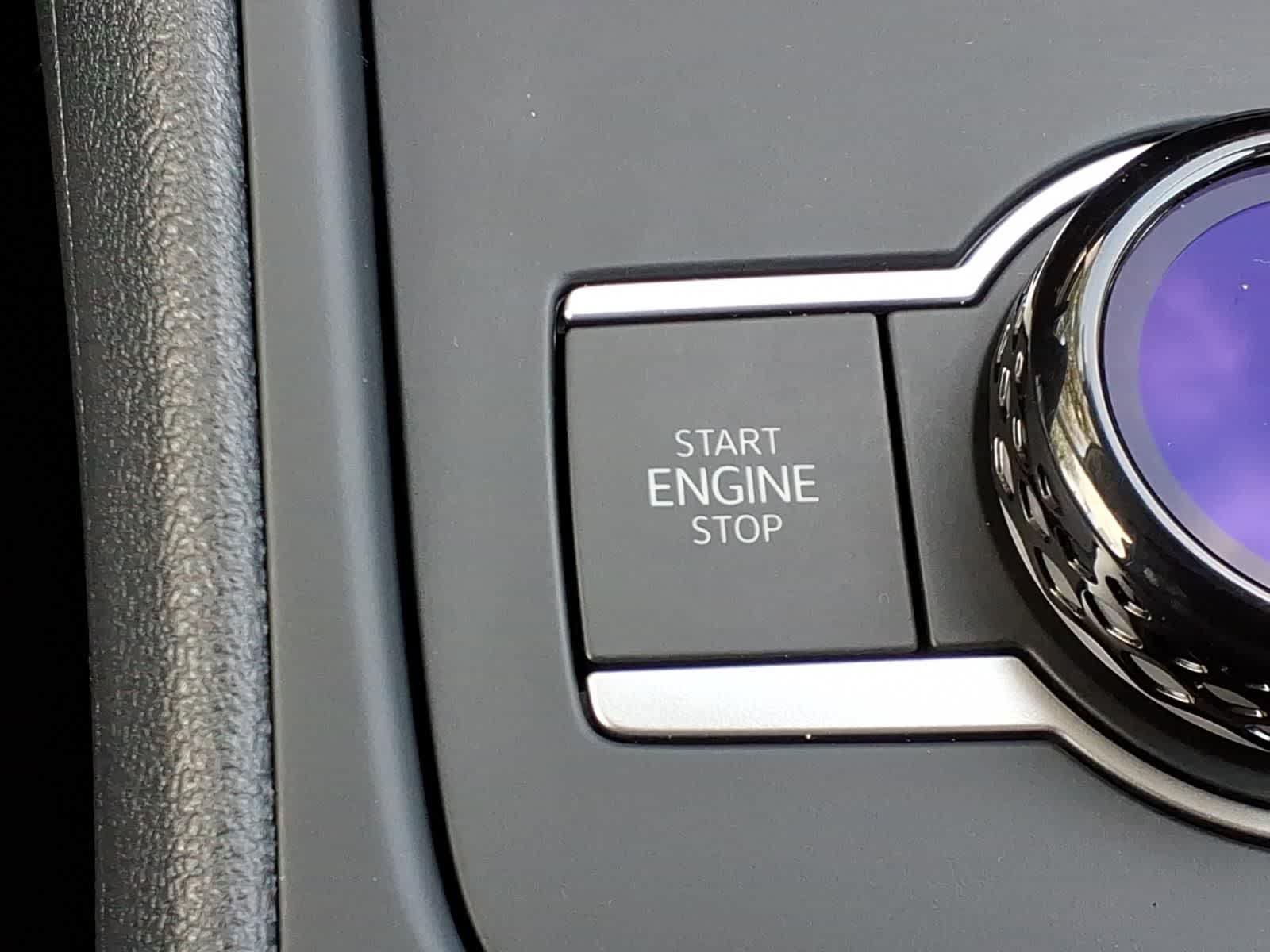 Used 2025 Volkswagen Tiguan SE AWD/4WD image 24