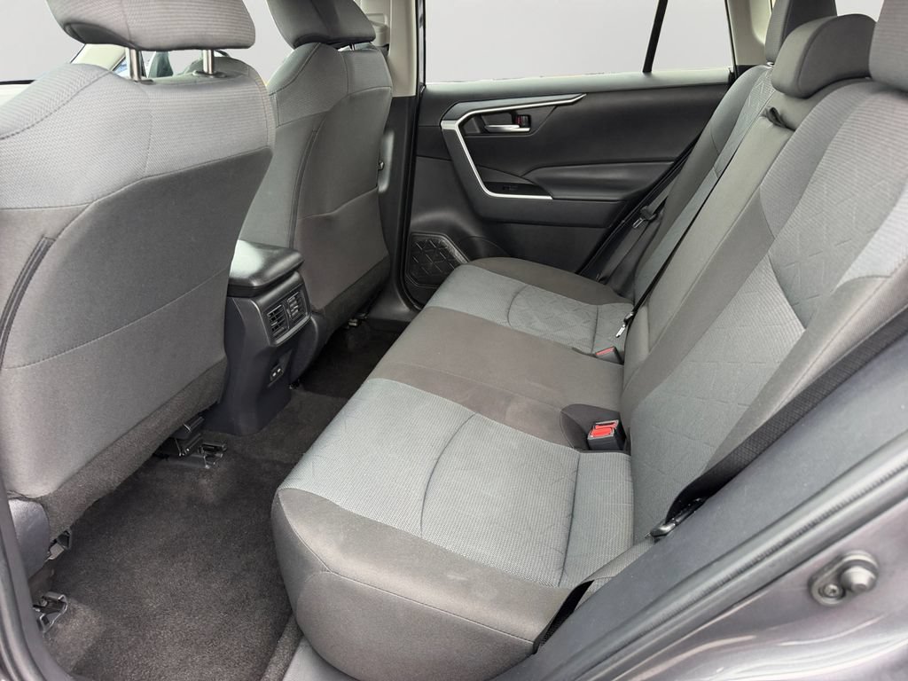 Used 2025 Toyota RAV4 XLE AWD/4WD image 12