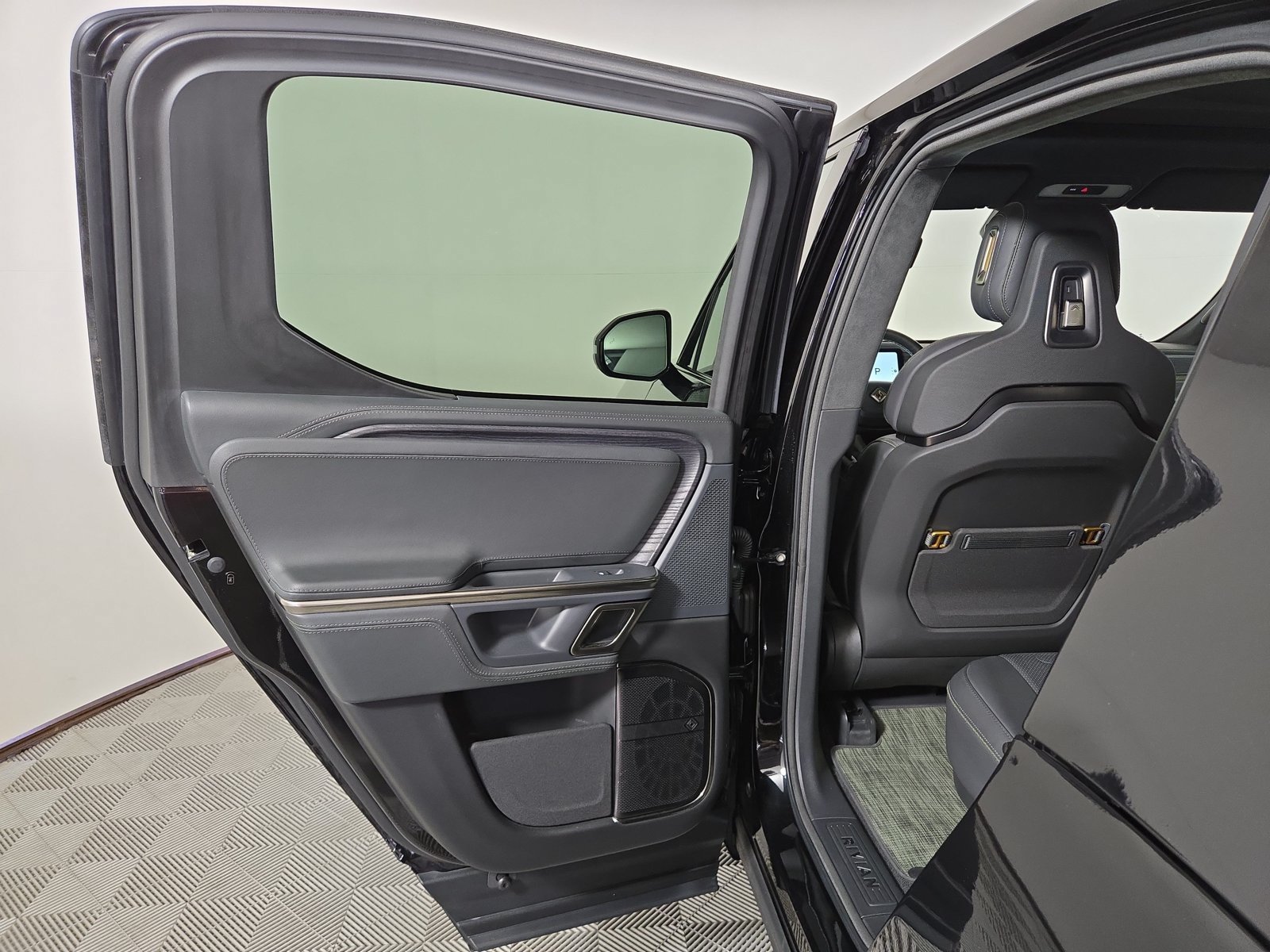 Used 2024 Rivian R1T Adventure Dual AWD/4WD image 17