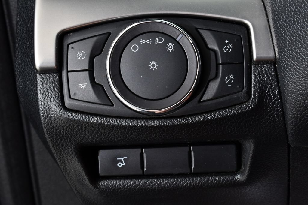 Used 2018 Ford Explorer XLT w/ Equipment Group 202A AWD/4WD image 32