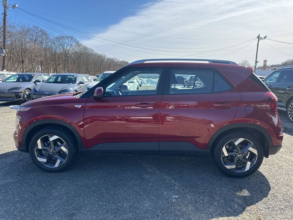 Certified 2025 Hyundai Venue SEL image 2