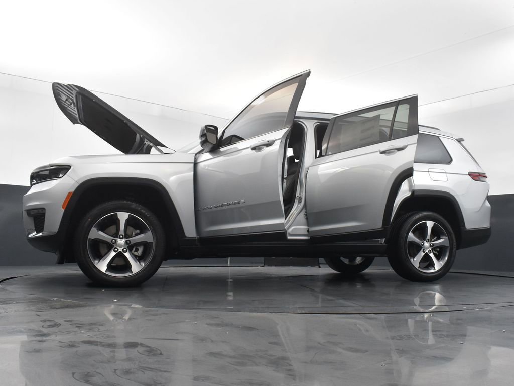 Used 2024 Jeep Grand Cherokee L Limited w/ Trailer Tow Package AWD/4WD image 61
