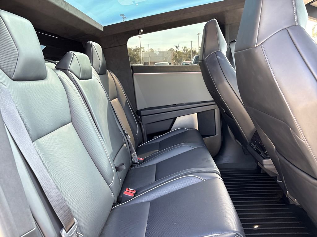 Used 2024 Tesla Cybertruck AWD Crew Cab image 29
