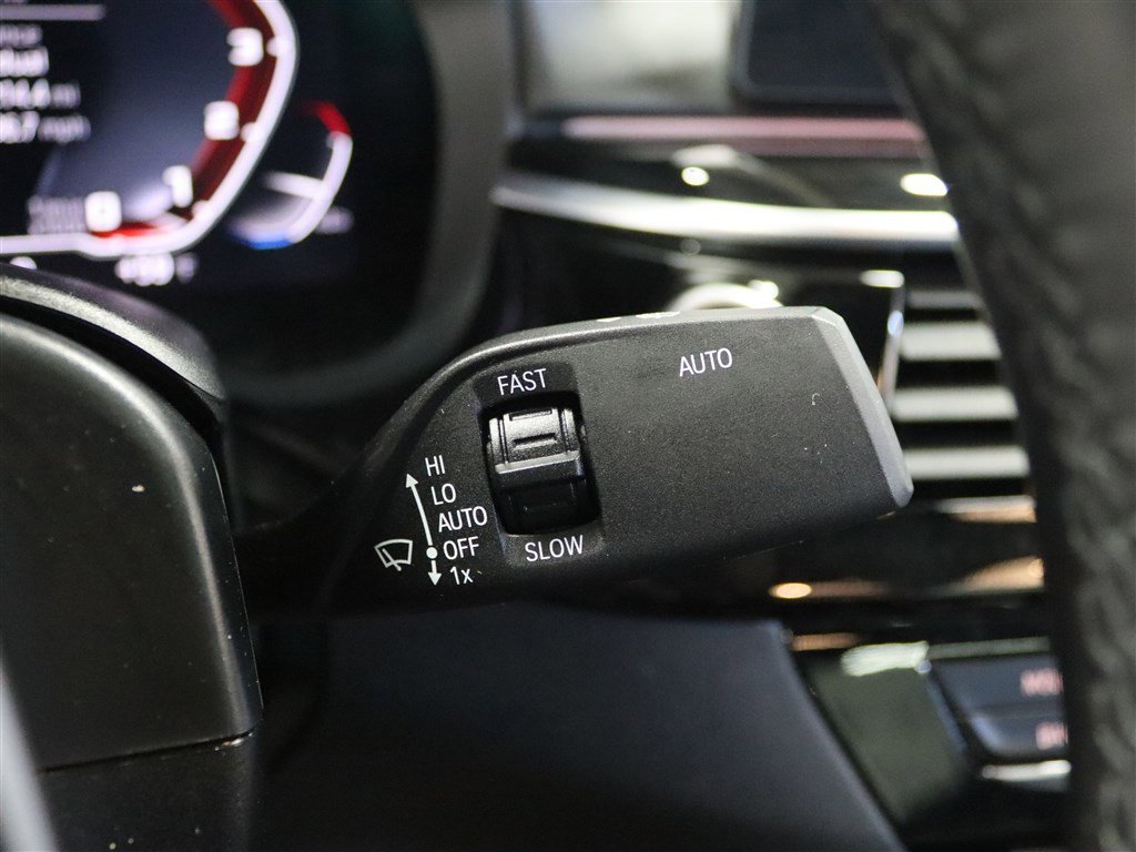 Used 2020 BMW M550i xDrive w/ Executive Package image 34