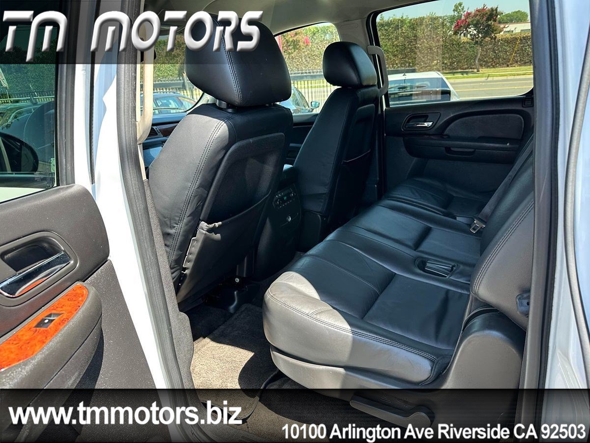 Used 2011 Chevrolet Suburban LT w/ Regional Value Package RWD image 17