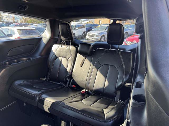 Used 2024 Chrysler Pacifica Limited image 11