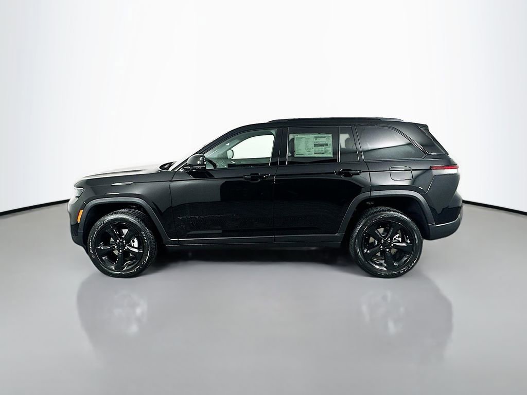 New 2025 Jeep Grand Cherokee Altitude image 4