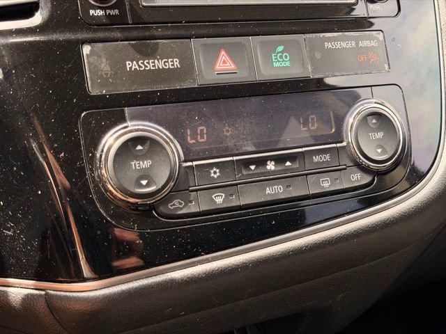 Used 2016 Mitsubishi Outlander SE FWD image 28