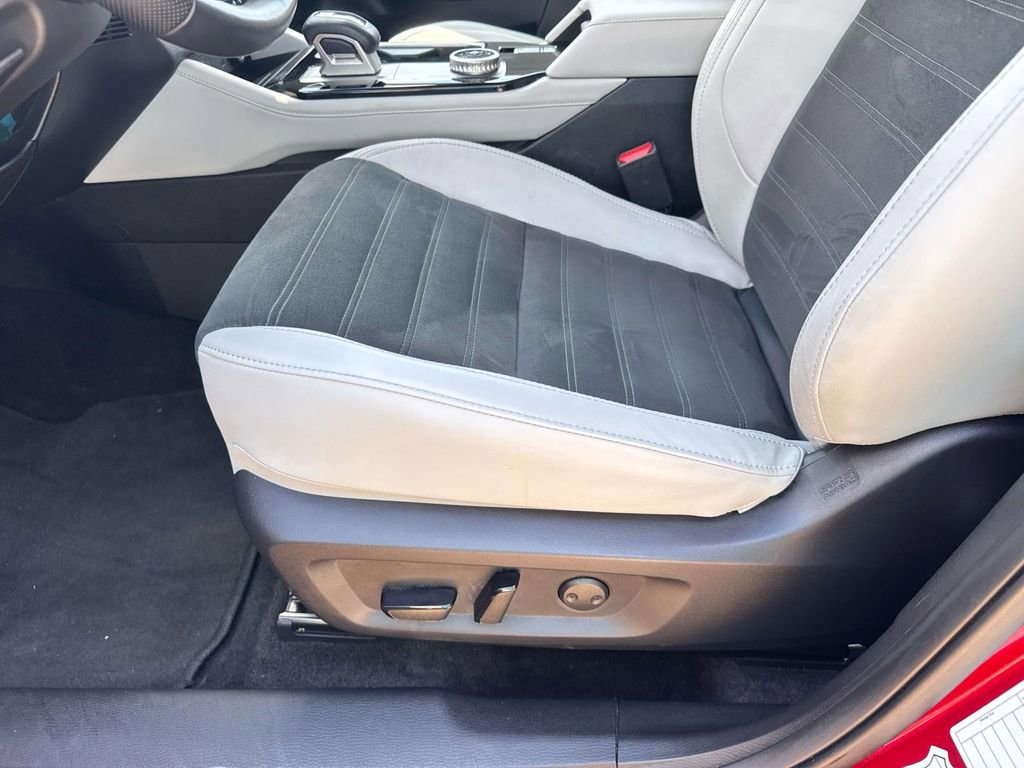 Used 2025 Mitsubishi Outlander SE image 18