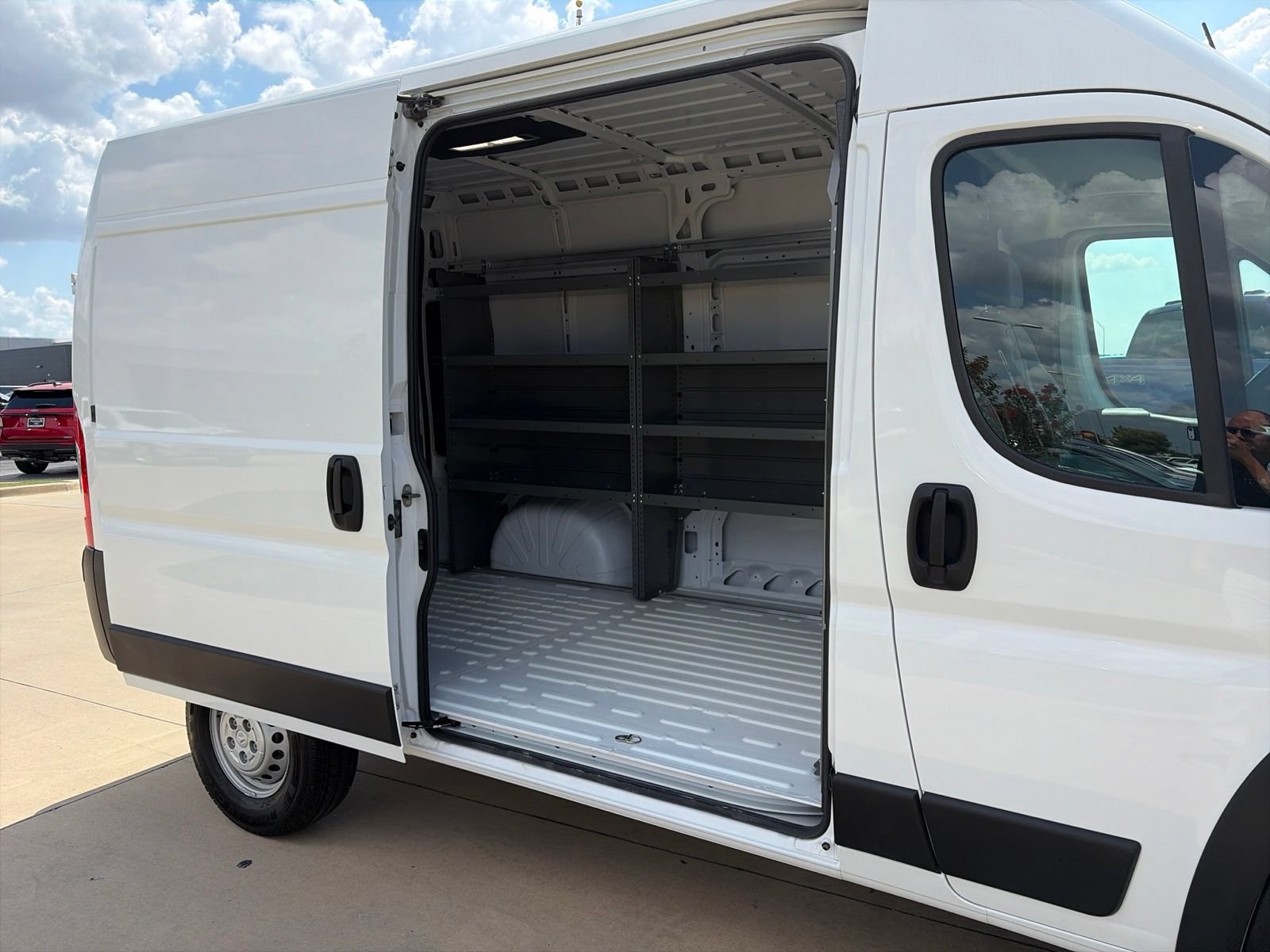 Used 2025 RAM ProMaster 2500 w/ Convenience Group FWD image 18