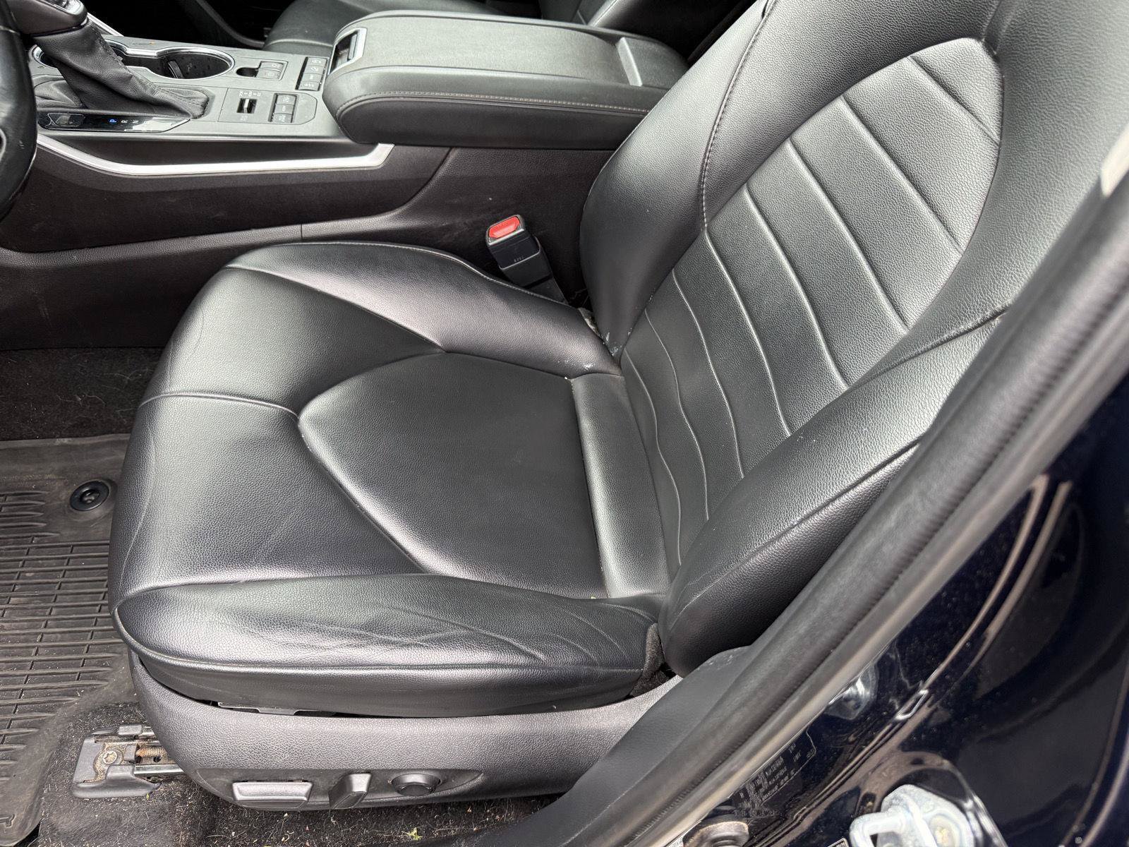 Certified 2021 Toyota Highlander XLE AWD/4WD image 13