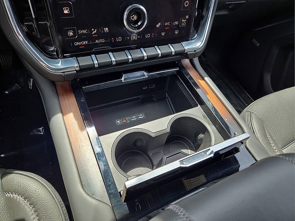 Used 2025 GMC Yukon Denali image 32