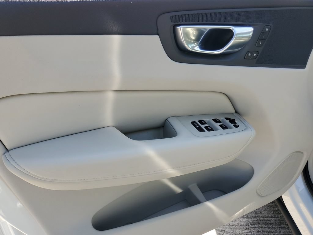 Certified 2024 Volvo XC60 T8 Plus w/ Protection Package Premier AWD/4WD image 19
