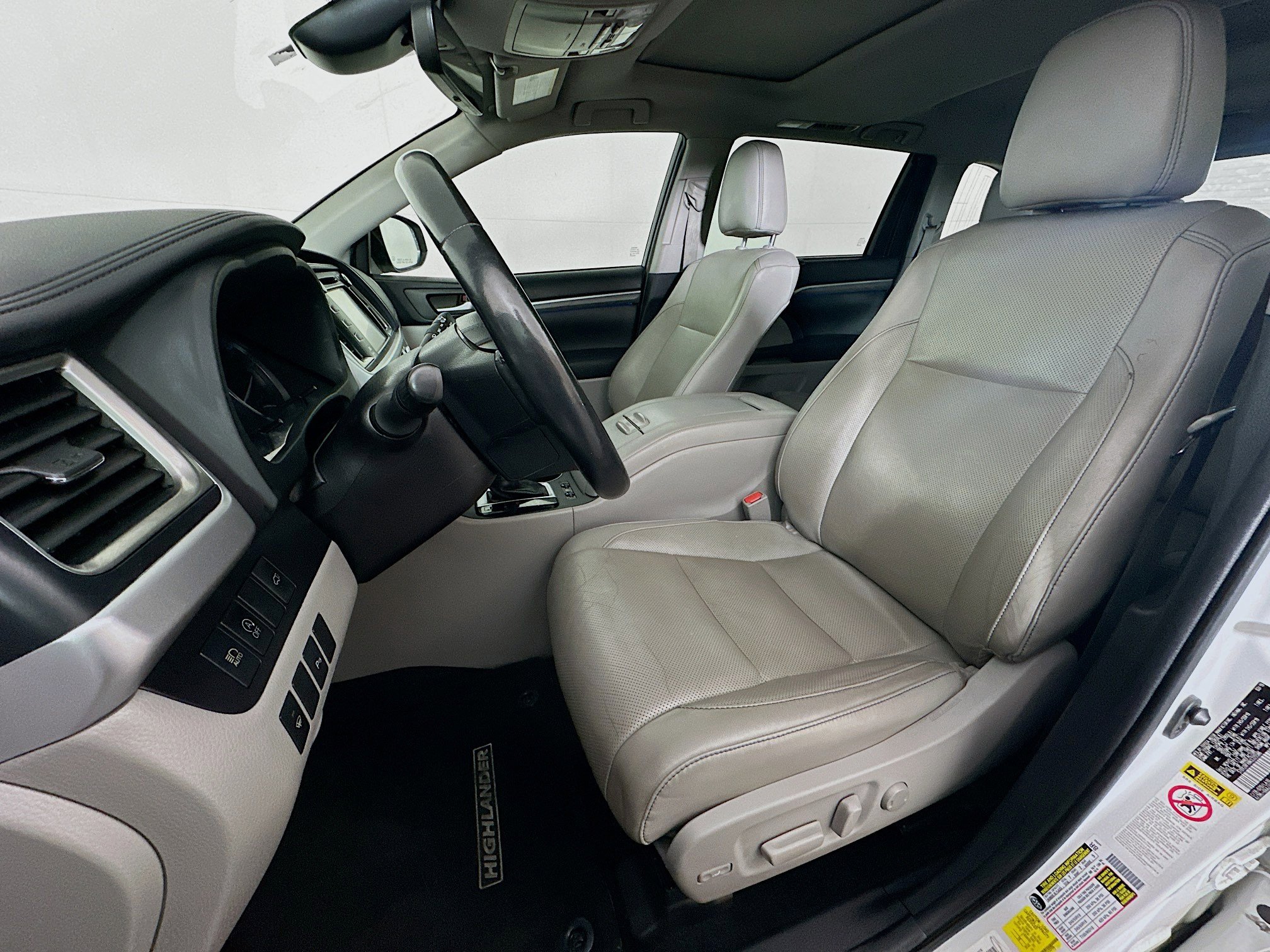 Used 2019 Toyota Highlander Limited FWD image 13