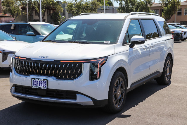 New 2027 Kia Carnival EX FWD image 4