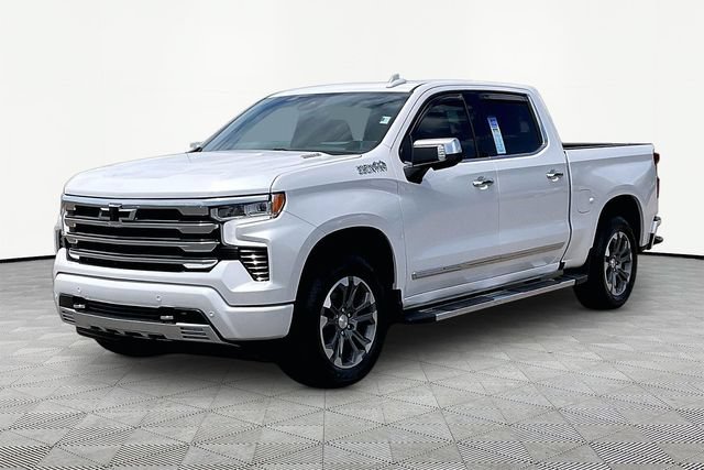 Used 2025 Chevrolet Silverado 1500 High Country w/ Technology Package AWD/4WD image 3