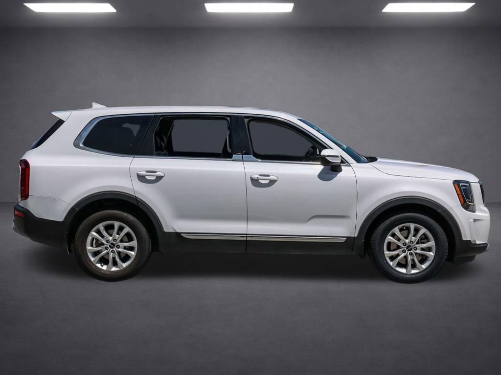Used 2022 Kia Telluride LX AWD/4WD image 3