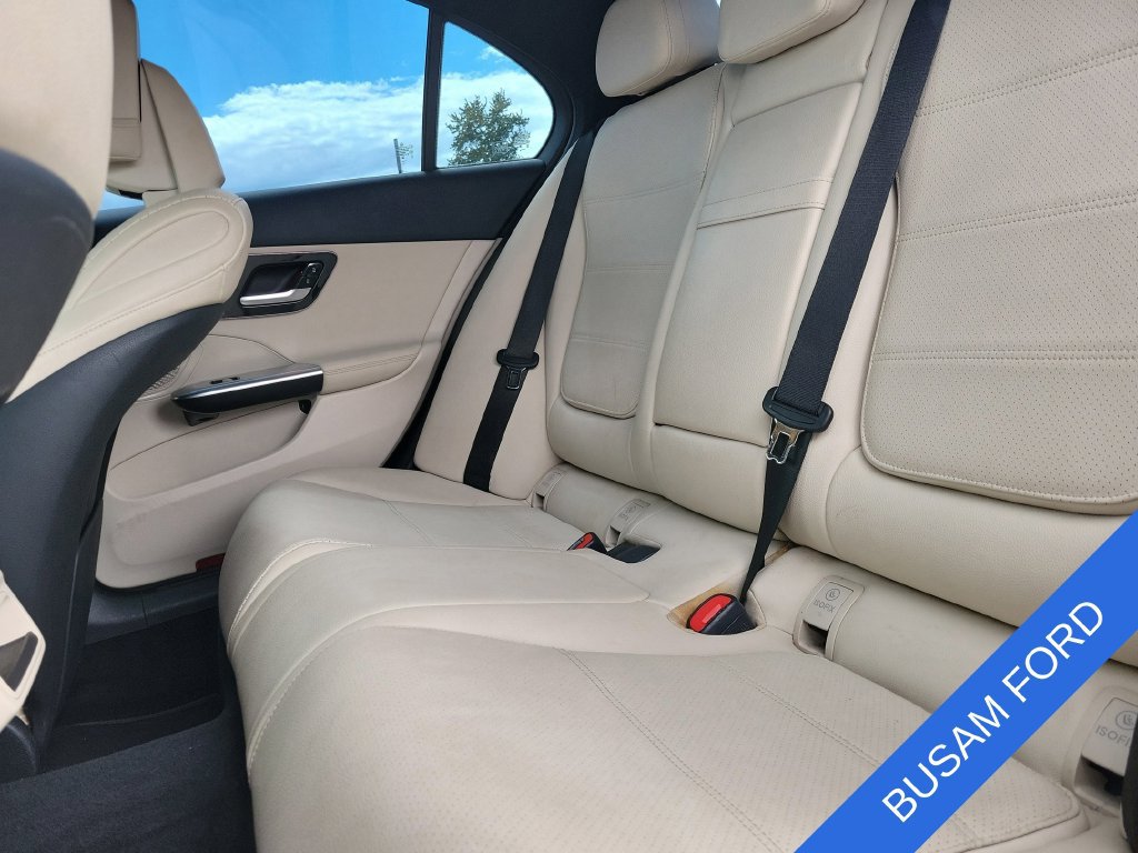 Used 2023 Mercedes-Benz C 300 4MATIC Sedan image 22