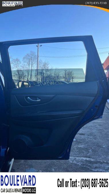 Used 2017 Nissan Rogue SV w/ SV Premium Package AWD/4WD image 18