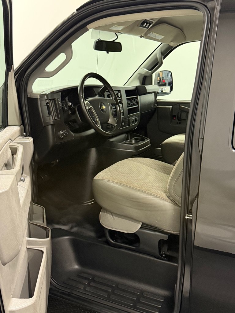Used 2019 Chevrolet Express 3500 LS RWD image 8