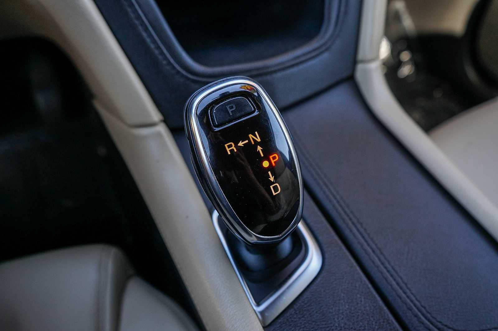 Used 2018 Cadillac XT5 FWD image 16