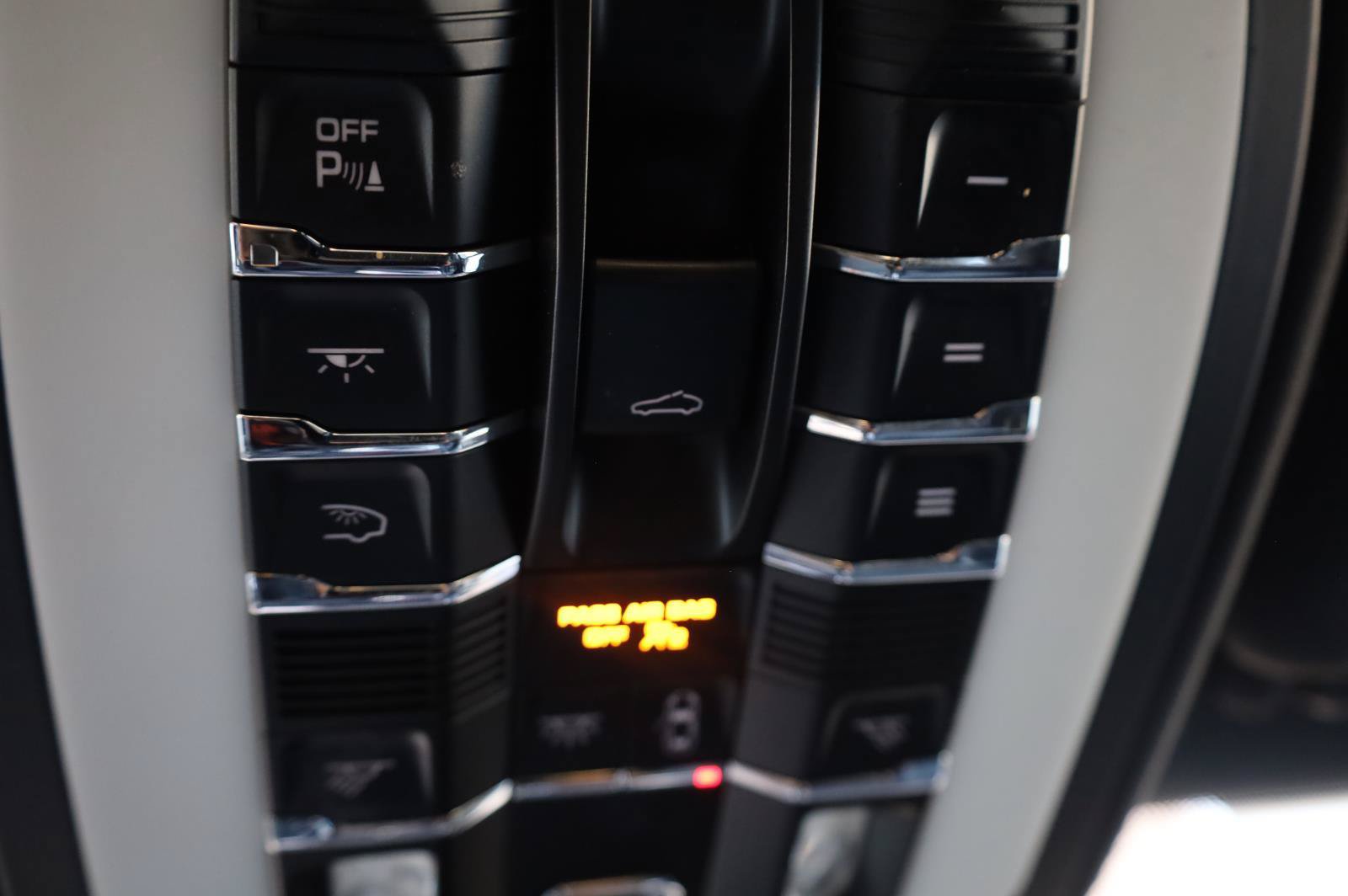 Used 2016 Porsche Cayenne AWD/4WD image 40