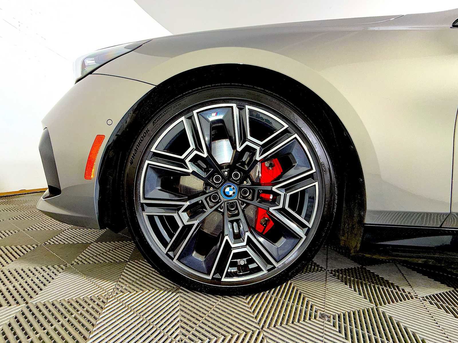 Used 2024 BMW i5 M60 w/ Premium Package image 8