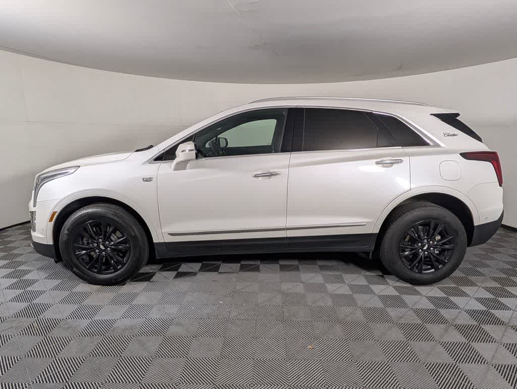 Used 2022 Cadillac XT5 Premium Luxury w/ Technology Package FWD image 2