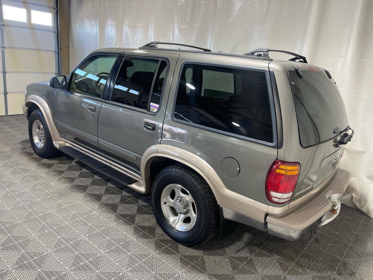 Used 2000 Ford Explorer Eddie Bauer AWD/4WD image 4