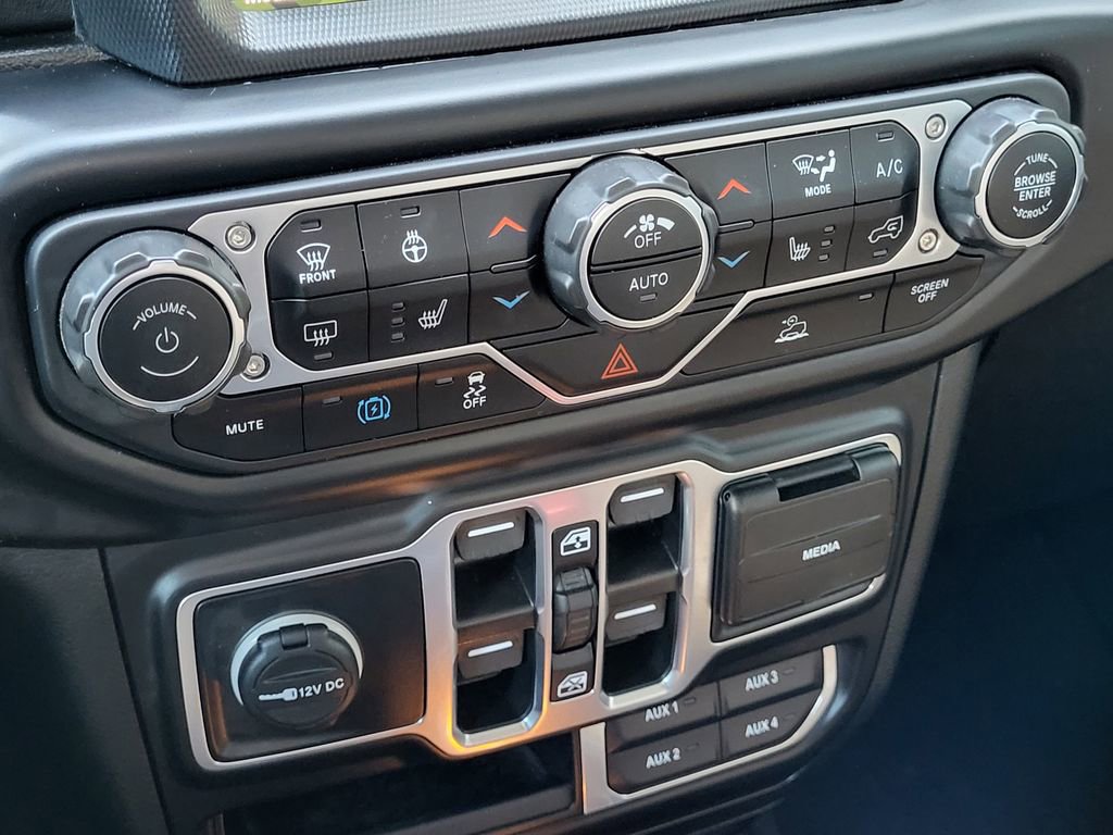 Used 2023 Jeep Wrangler Sahara w/ Cold Weather Group image 18