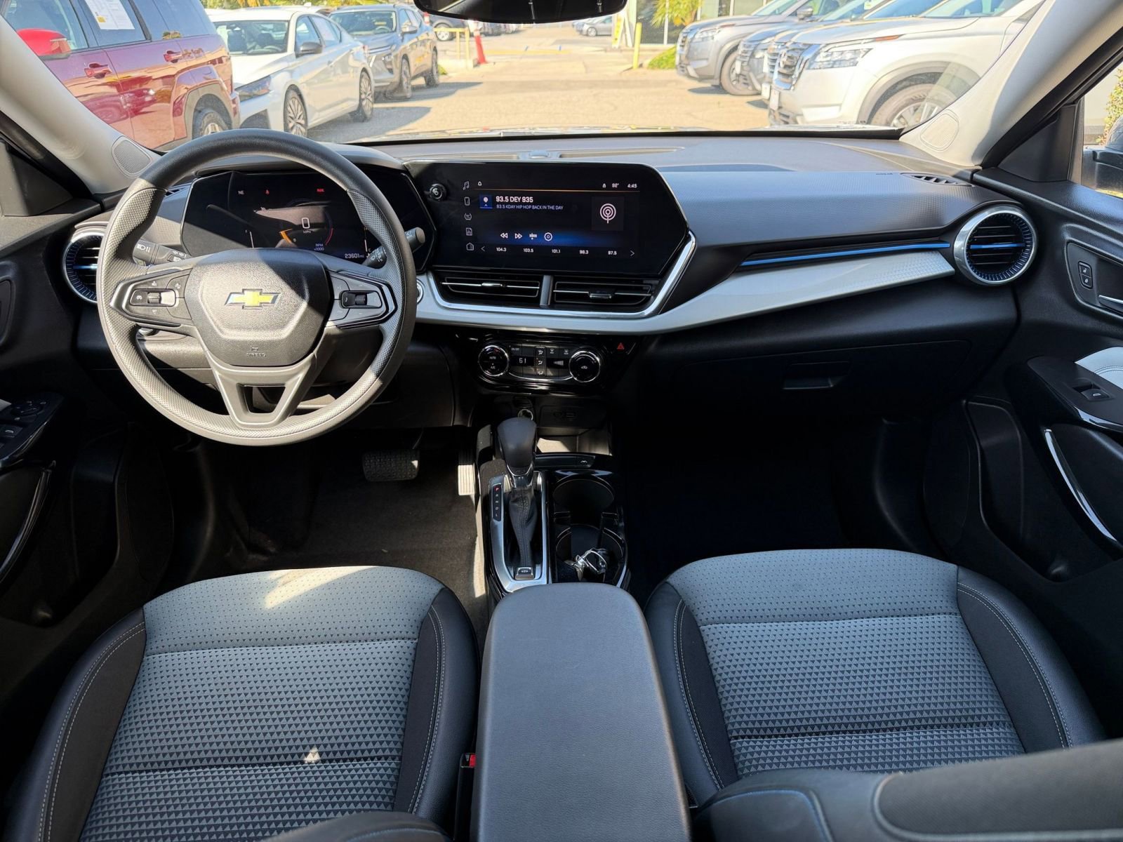 Used 2025 Chevrolet Trax LT FWD image 32