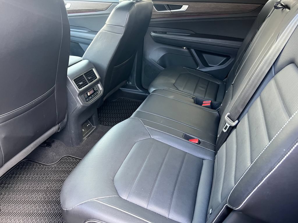 Used 2024 Volkswagen Atlas SEL AWD/4WD image 12