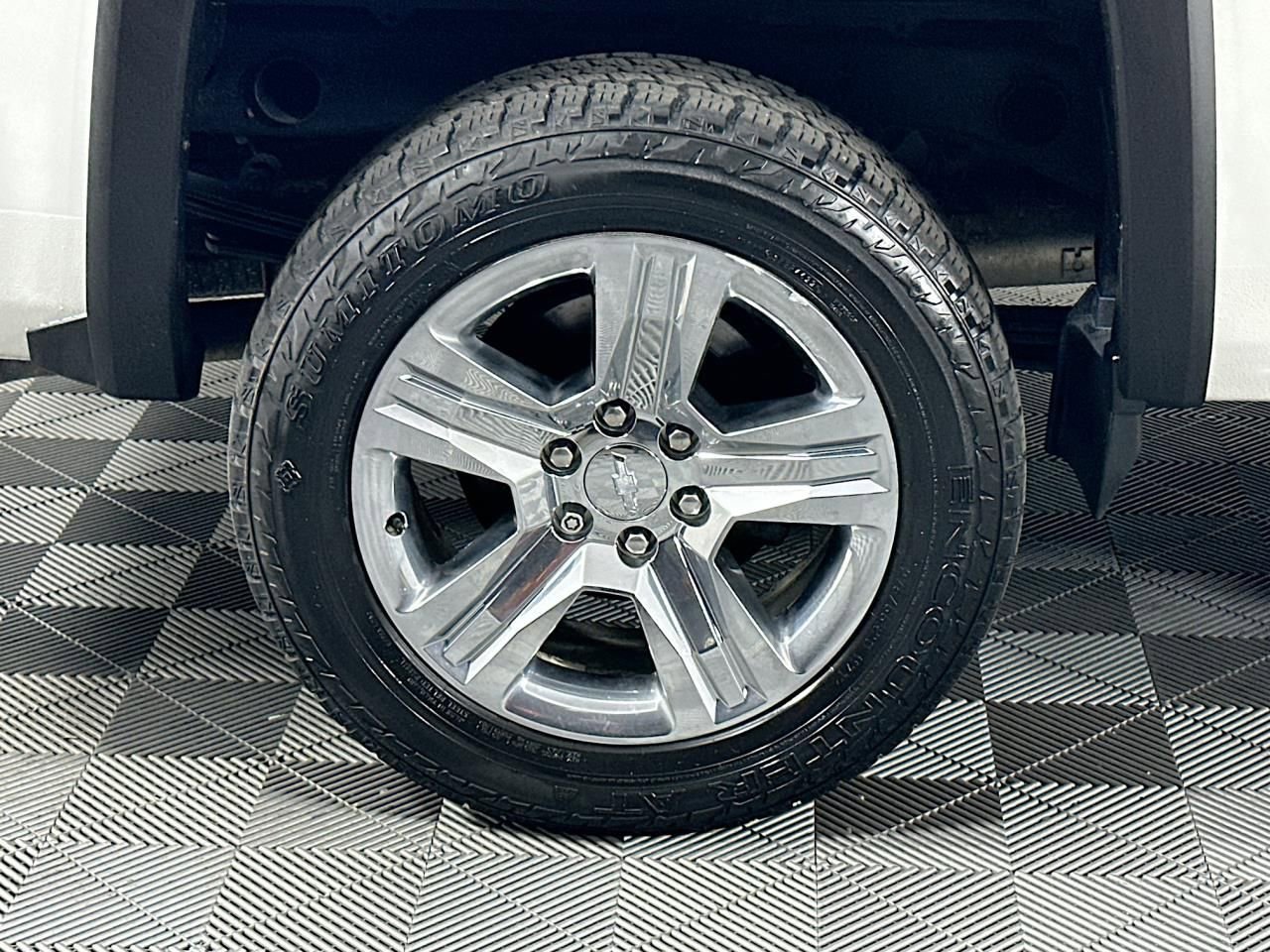 Used 2017 Chevrolet Silverado 1500 Custom w/ Custom Convenience Package AWD/4WD image 28