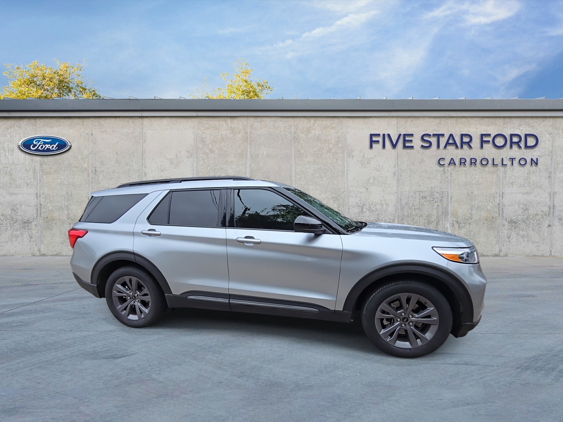 Certified 2022 Ford Explorer XLT w/ Equipment Group 202A RWD image 9