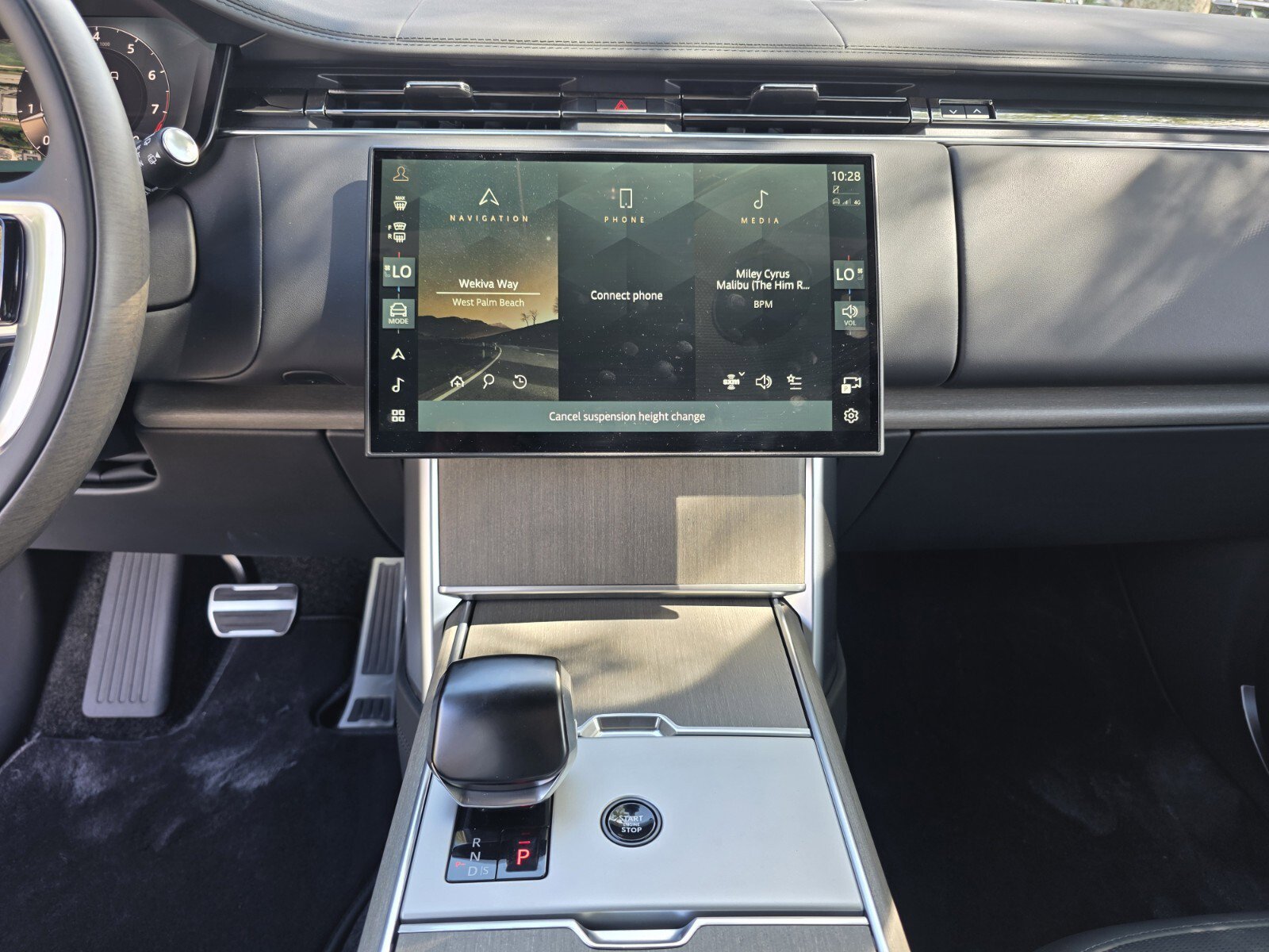 New 2026 Land Rover Range Rover SV AWD/4WD image 16