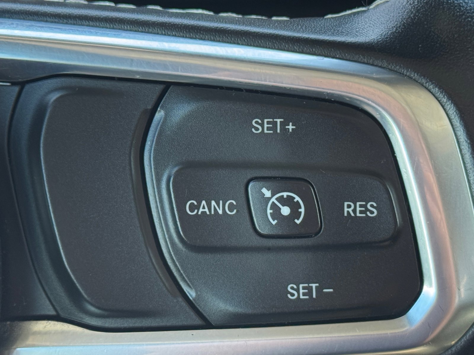 Used 2020 Jeep Wrangler Unlimited Sahara image 18