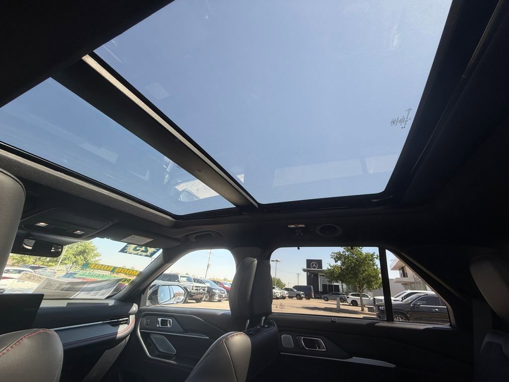 Used 2025 Ford Explorer ST image 23
