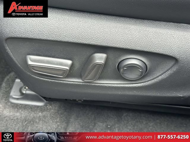 Used 2024 Toyota Highlander XLE AWD/4WD image 25