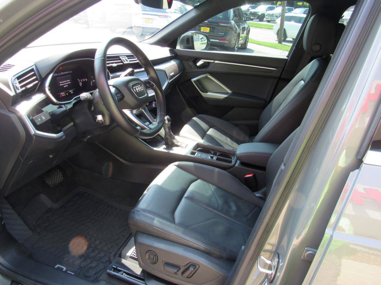 Used 2021 Audi Q3 2.0T Premium Plus w/ Premium Plus Package AWD/4WD image 14