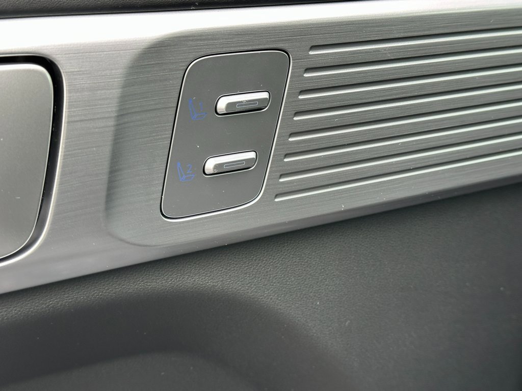 Certified 2025 Hyundai Santa Fe Limited image 32