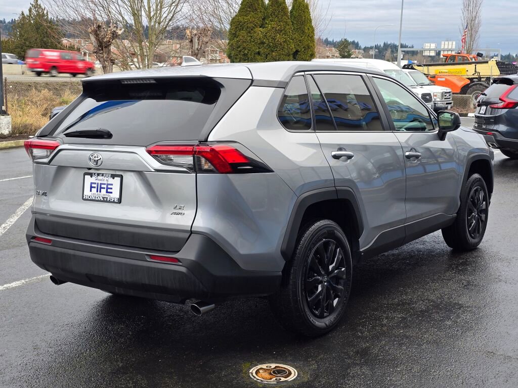 Used 2024 Toyota RAV4 LE image 5