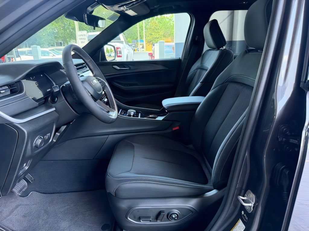 New 2026 Jeep Grand Cherokee Laredo X RWD image 12