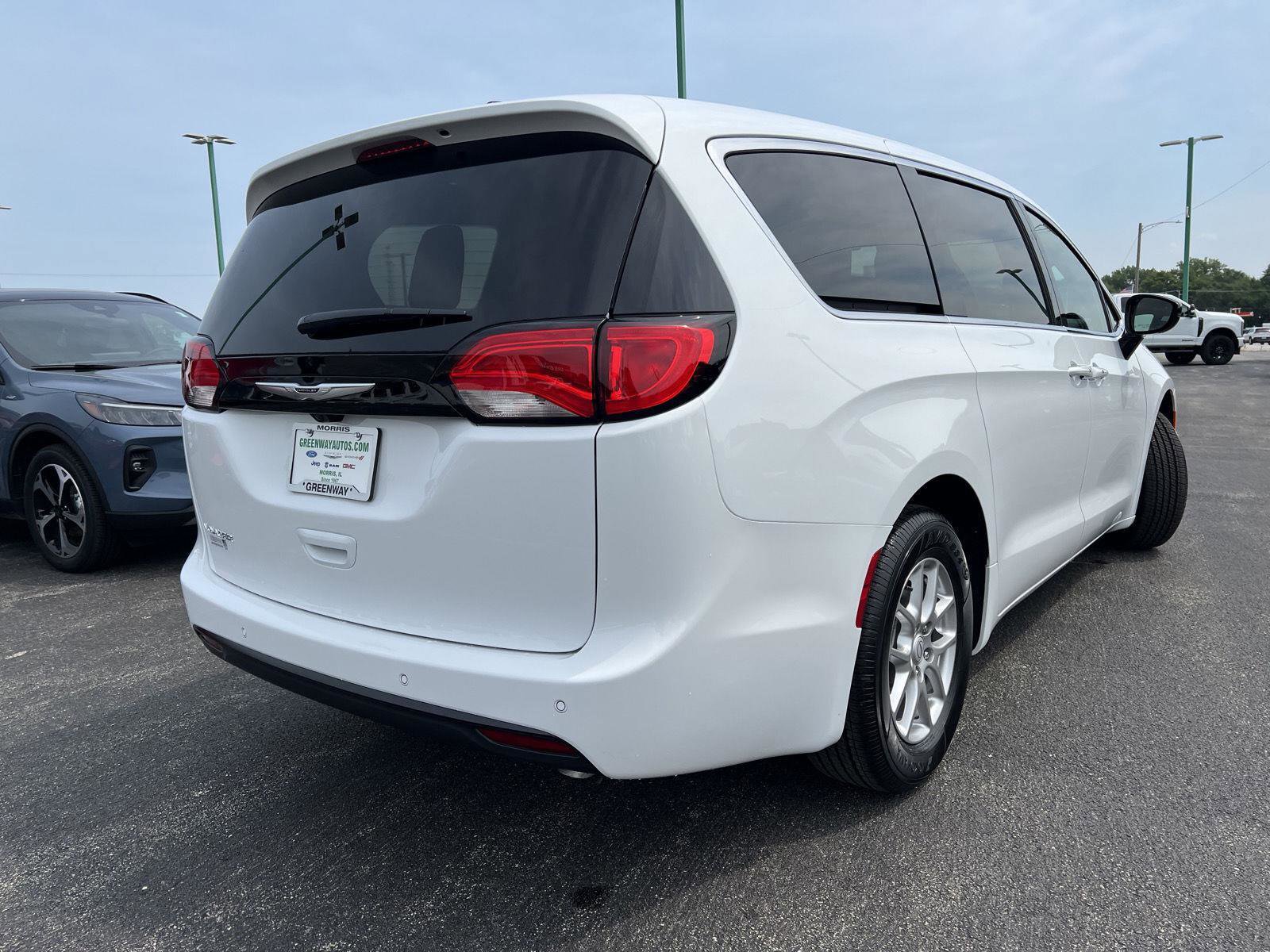 New 2026 Chrysler Voyager LX image 4