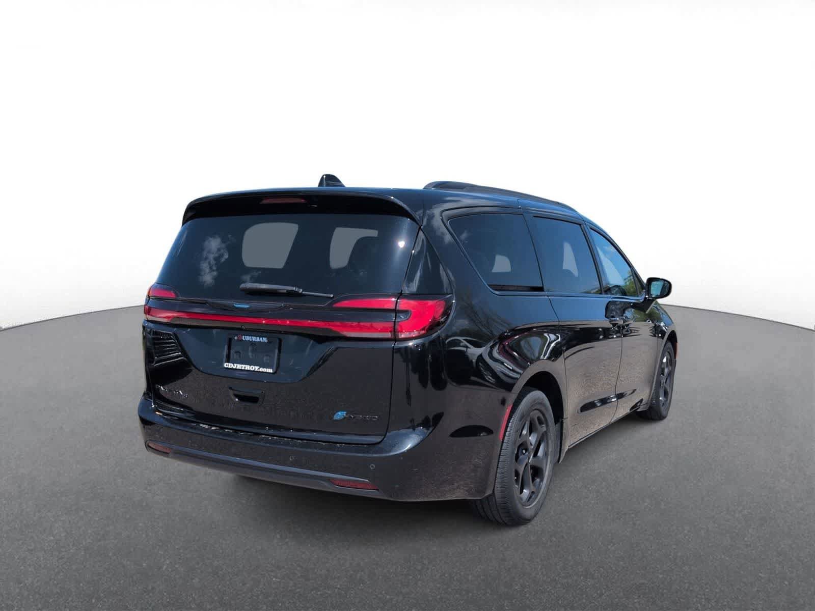 Used 2021 Chrysler Pacifica Limited w/ S Appearance Package FWD image 8