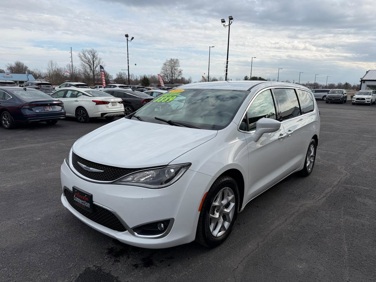 Used 2018 Chrysler Pacifica Touring Plus w/ Tire & Wheel Group image 9