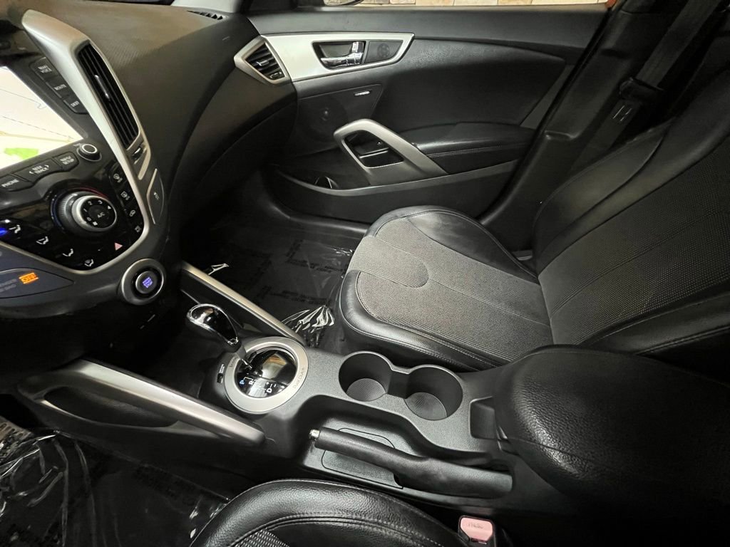 Used 2012 Hyundai Veloster w/ Style Pkg image 27