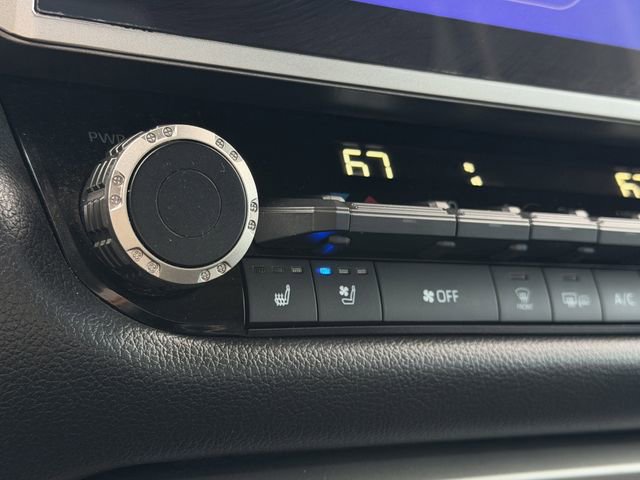 Used 2024 Toyota Tundra Limited image 23