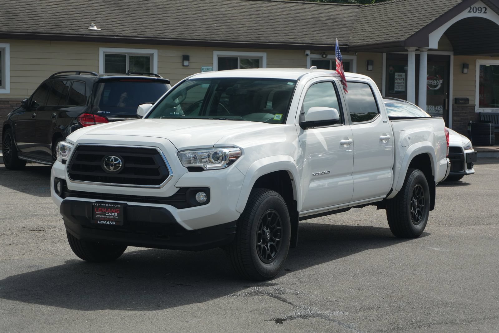 Used 2021 Toyota Tacoma SR5 AWD/4WD image 1