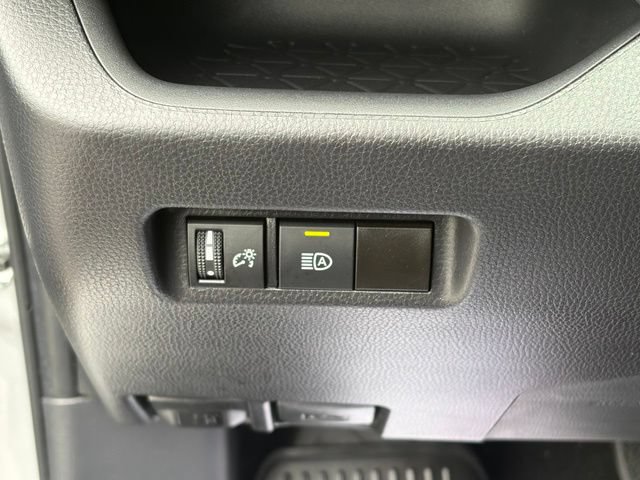 Used 2025 Toyota RAV4 XLE AWD/4WD image 26