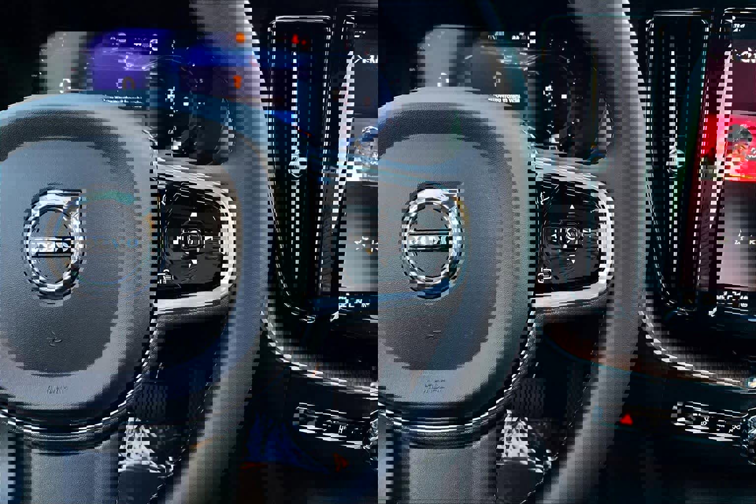 Certified 2024 Volvo XC60 B5 Plus w/ Protection Package Premier image 24